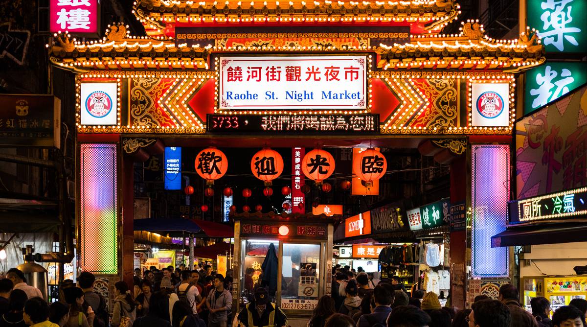 "Càn quét" các khu chợ đêm Đài Loan sầm uất nhất